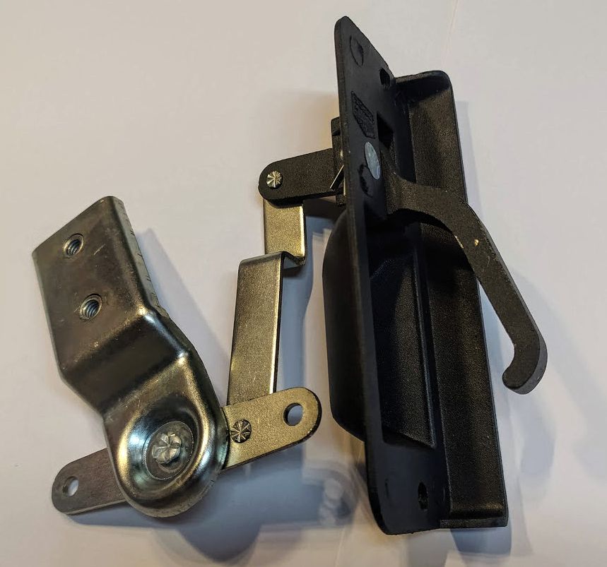 IMG_20200618_165608.jpg Привод стопора ЗАДНЕЙ ЛЕВОЙ двери 2705 В СБОРЕ металл (ручка двери внутренняя) 001281