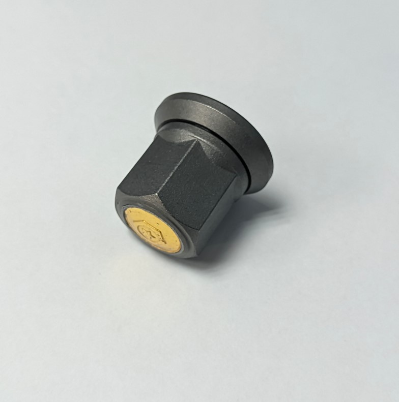 e1e876d09bb05de042066eaf58dd5719.jpg Гайка колеса ГАЗель М18x1,5х37 закрытого типа серый фосфат, золотая крышка 232480В